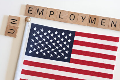 Silent alarm from the U.S. labor market signal. A weakening U.S. dollar and a slow-moving economic indicator.